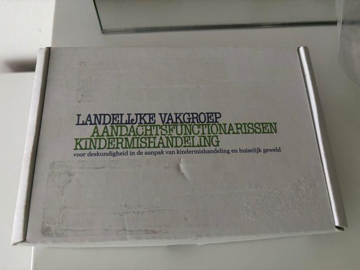 Kaartspel Landelijke Vakgroep Kindermishandeling, Hobby en Vrije tijd, Verzamelkaartspellen | Overige, Zo goed als nieuw, Overige typen