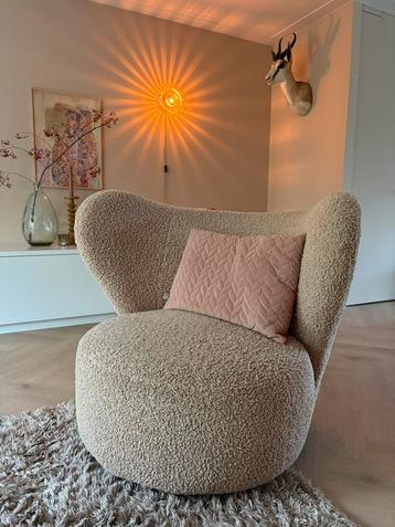 Beige draai fauteuil beschikbaar voor biedingen
