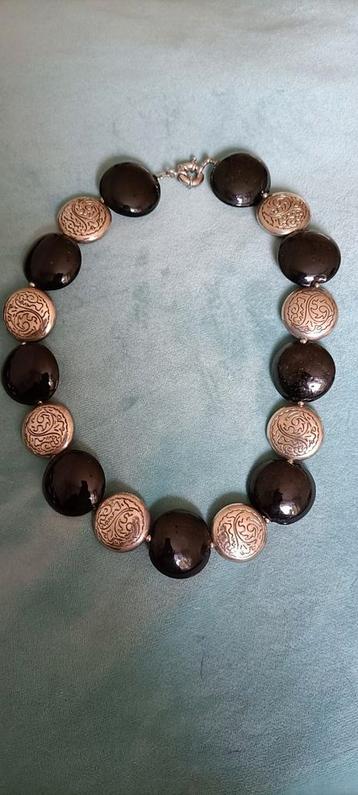 Ketting zilver kleur met zwart. beschikbaar voor biedingen
