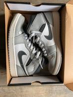 Jordan 1 Mid Light Smoke Grey Anthracite (maat 42,5), Kleding | Heren, Ophalen of Verzenden, Zo goed als nieuw, Sneakers of Gympen