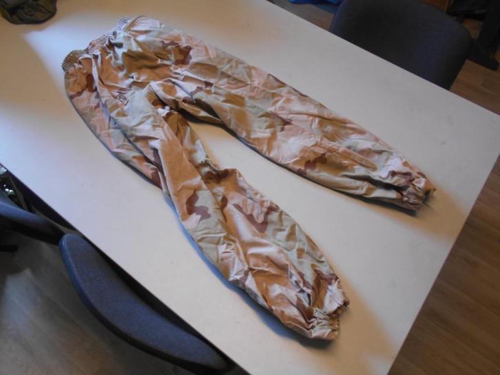 Regenbroek desert camouflage Nederlands leger div. maten, Verzamelen, Militaria | Algemeen, Landmacht, Kleding of Schoenen, Nederland