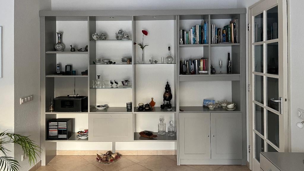 Fraaie wandkast, Huis en Inrichting, Kasten | Wandmeubels, 250 tot 300 cm, 200 cm of meer, Ophalen of Verzenden, Zo goed als nieuw