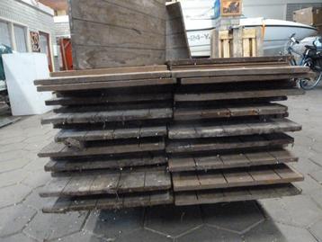 Houten vlonders beschikbaar voor biedingen