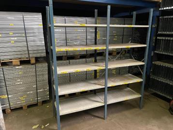 Gebruikte legbordstelling beschikbaar voor biedingen