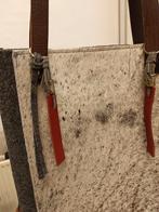 Handgemaakte leren tas met details, Ophalen of Verzenden, Zo goed als nieuw, Grijs, Handtas