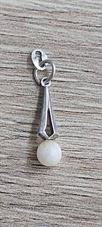 Vintage  zilveren hanger met pareltje., Gebruikt, Overige voorstellingen, Ophalen of Verzenden, Met parel