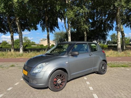 Suzuki Swift 1.3 GA Base Uitvoeing, 3 Drs, Apk 7-2026!!, Auto's, Suzuki, Bedrijf, Swift, ABS, Airbags, Bluetooth, Metallic lak