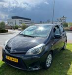 Toyota Yaris 1.5 Full Hybrid CVT 5DR 2013 Zwart, Auto's, 47 €/maand, Origineel Nederlands, Te koop, 5 stoelen