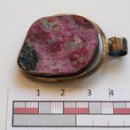 Zilveren hanger met ruwe robijn, Ophalen of Verzenden, Zilver, Zilver