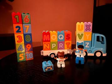 Duplo “Alphabet vrachtwagen” 10421 beschikbaar voor biedingen