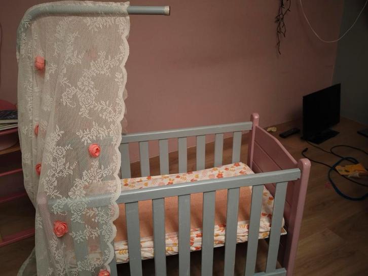 Blauw/lila ledikantje met hemeltje en matrasje, Kinderen en Baby's, Babywiegjes en Ledikanten, Gebruikt, Ledikant, Ophalen