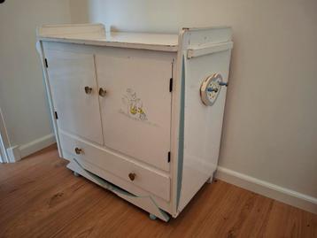 Midcentury/ jaren 50/ vintage commode en bijpassend bedje beschikbaar voor biedingen