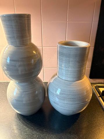 Super mooie grote zware grijze vazen  47 & 36 NIEUW beschikbaar voor biedingen