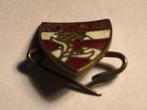 Emaille V.K.A.J. Broche (Rood/Wit/Messingkleur)., Verzenden, Zo goed als nieuw, Overige onderwerpen, Speldje of Pin