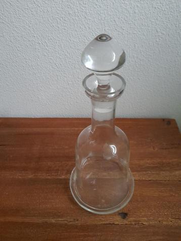 Glazen Karaf met stolp beschikbaar voor biedingen