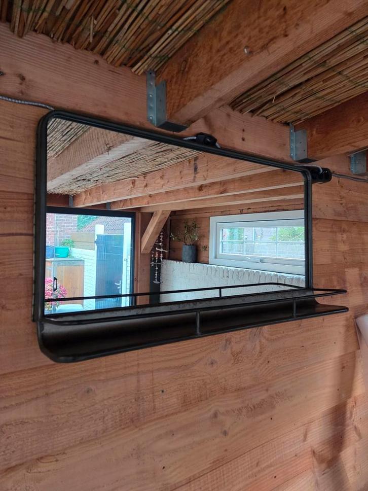 Stalen Spiegel met Schapje - Industrieel, Huis en Inrichting, Woonaccessoires | Spiegels, Nieuw, 75 tot 100 cm, Minder dan 100 cm