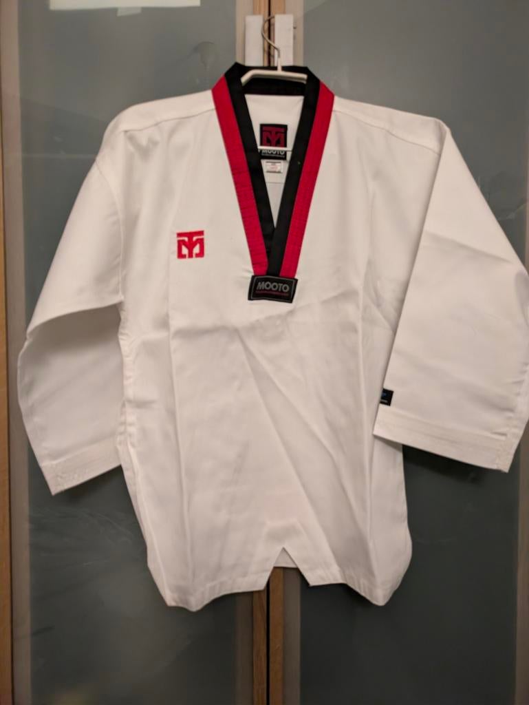 Nieuwe Taekwondo pak maat 140-180 - Diverse kleuren/stijlen, Sport en Fitness, Vechtsporten en Zelfverdediging, Taekwondo, Nieuw