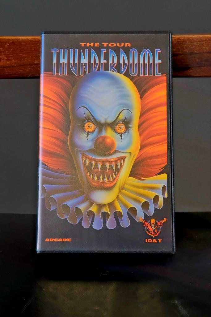 THUNDERDOME The Tour VHS, Cd's en Dvd's, VHS | Documentaire, Tv en Muziek, Gebruikt, Muziek en Concerten, Ophalen of Verzenden