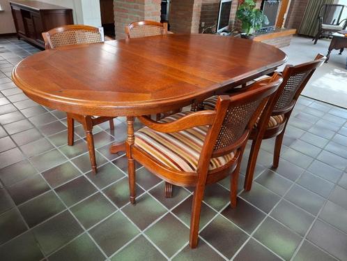 Massief eiken eettafel met bijpassende stoelen (bekleed), Huis en Inrichting, Complete eetkamers, Zo goed als nieuw, 4 tot 6 stoelen