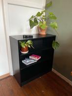 Zwarte houten legkast / kledingkast / boekenkast, Ophalen, Met plank(en), Gebruikt, 50 tot 100 cm