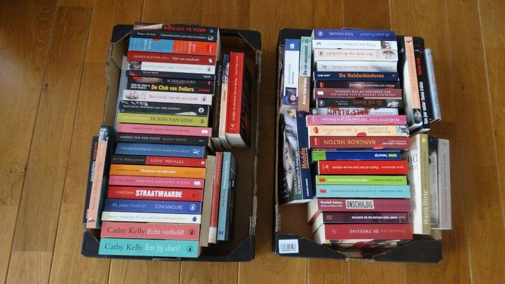 2 dozen met boeken: waargebeurde verhalen, totaal 2x30 stuks, Boeken, Partijen en Verzamelingen, Zo goed als nieuw, Verschillende onderwerpen