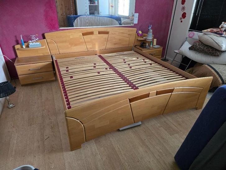 2 persoons houten bed GRATIS, Huis en Inrichting, Slaapkamer | Bedden, Gebruikt, Tweepersoons, 180 cm, 200 cm, Hout, Beige, Ophalen