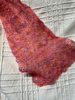 Fijngebreide roze sjaal, Kleding | Dames, Ophalen of Verzenden, Zo goed als nieuw, Sjaal