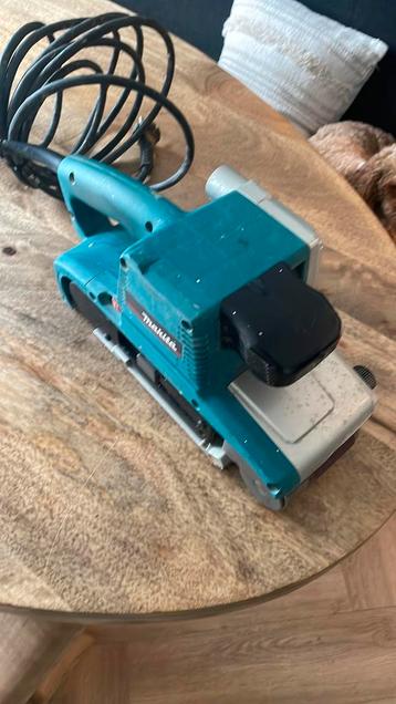 Makita 9404 bandschuurmachine beschikbaar voor biedingen