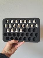 19 stuks Ot en Sien porselein vingerhoeden met opberg schuim, Ophalen of Verzenden, Nieuw, Porselein, Nederland