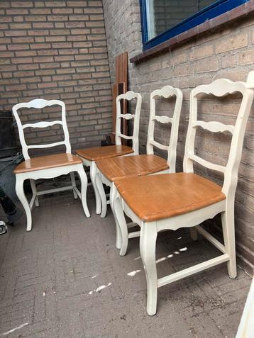 4 brocante/vintage stoelen met eikenhouten zittingen beschikbaar voor biedingen