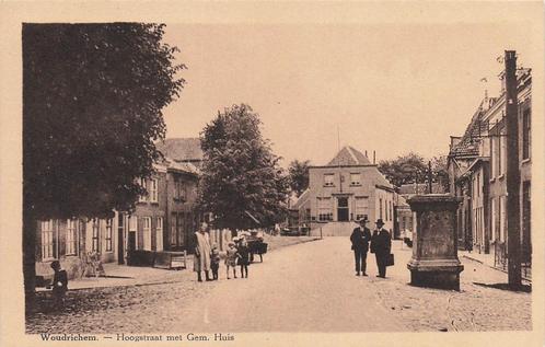 RY082 Woudrichem Hoogstraat gemeentehuis ca 1925, Verzamelen, Ansichtkaarten | Nederland, Gelopen, Noord-Brabant, 1920 tot 1940