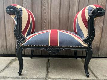 Engelse barok hocker Eyecatcher met Britse flair. beschikbaar voor biedingen