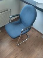 Blauwe vergaderstoel met metalen frame (4 stuks), Huis en Inrichting, Stoelen, Gebruikt, Blauw, Ophalen of Verzenden, Metaal