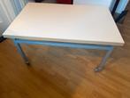 2 tafels met metalen frame en wielen., Ophalen, Gebruikt, 50 tot 100 cm, Minder dan 50 cm