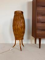 Vintage lamellen tripod vloerlamp, Hans Agne Jakobsson ‘60, Vintage retro buisframe design rotan webbing papercord deens, Ophalen of Verzenden
