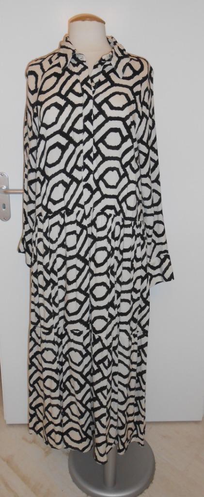 H&M jurk beige/zwart mt M/L, Kleding | Dames, Jurken, Zo goed als nieuw, Maat 42/44 (L), Zwart, Onder de knie, Ophalen of Verzenden