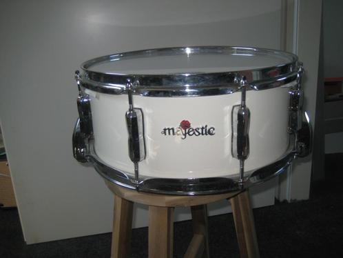 Marching Majestic Snare 14x6.5 inclusief koffer, Muziek en Instrumenten, Instrumenten | Onderdelen, Gebruikt, Drums of Percussie