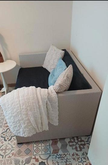 kunstof rieten bank lounge bank 2 zits studenten kamer  beschikbaar voor biedingen