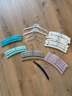 26 Kinderkledinghangers - Diverse Kleuren, Ophalen, Gebruikt, Hout, Kinderen