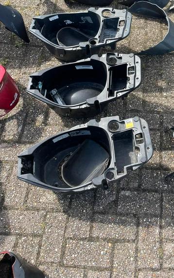 Zip 2T - 4T - Iget Euro 4 buddybakken compleet met deksels beschikbaar voor biedingen