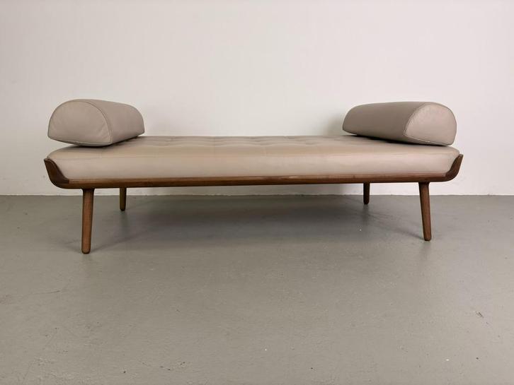 Artisan Thor Daybed, Europees walnoot, Huis en Inrichting, Banken | Sofa's en Chaises Longues, Nieuw, Eenpersoons, Minder dan 150 cm