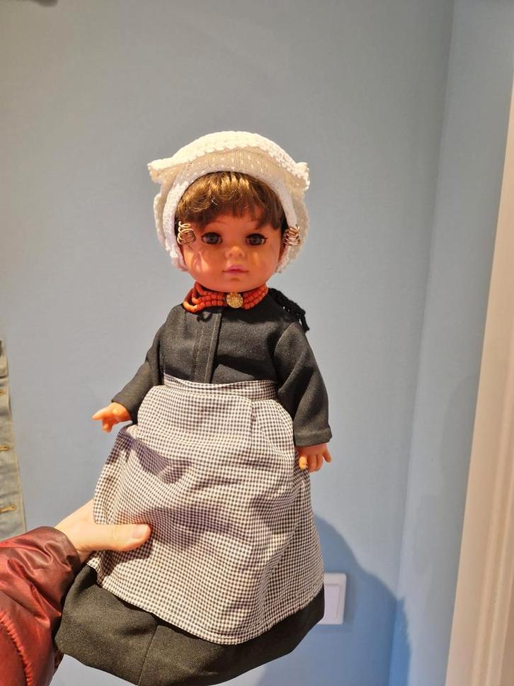Vintage Pop in Volendammer Klederdracht, Kinderen en Baby's, Speelgoed | Poppen, Gebruikt, Overige typen, Ophalen of Verzenden