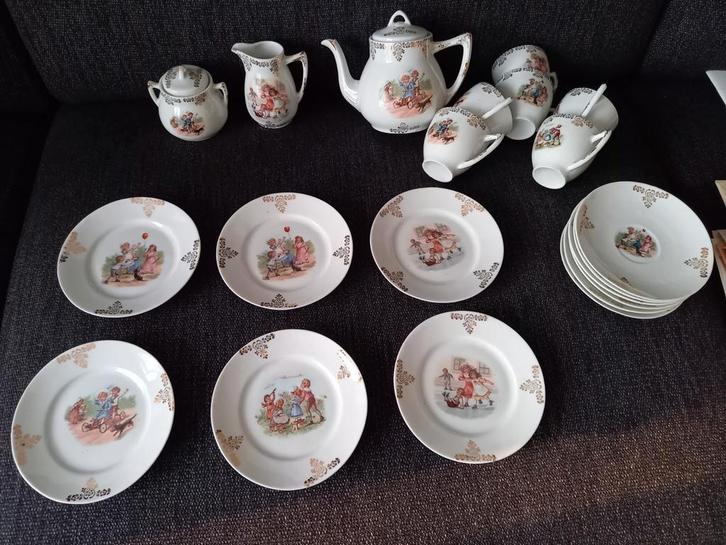 Antiek kinderserviesje, met afbeeldingen van kinderspel, Antiek en Kunst, Antiek | Servies compleet, Ophalen
