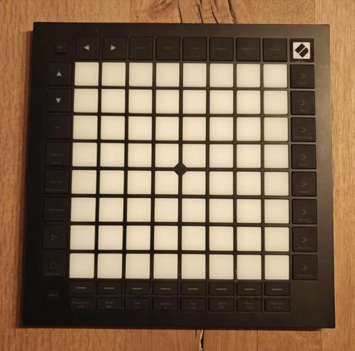 Novation Launchpad Pro MK3, Muziek en Instrumenten, Midi-apparatuur, Zo goed als nieuw, Ophalen of Verzenden