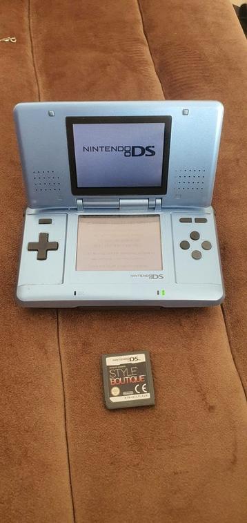 Nintendo DS (Model NTR-001) + spel "Style Boutique"  beschikbaar voor biedingen