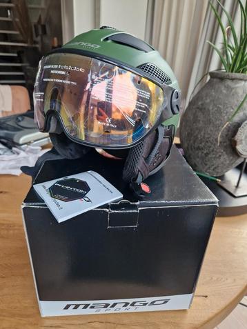 Skihelm met photochromic bril