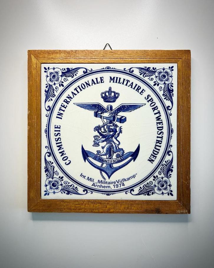 Vintage Tegel Internationale Militaire Sportwedstrijden, Antiek en Kunst, Antiek | Wandborden en Tegels, Ophalen of Verzenden