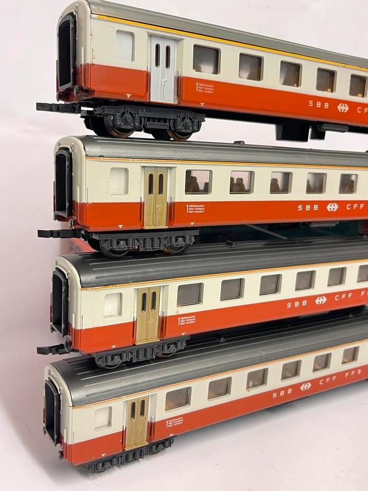 ** LIMA Mooie 4-delige set Pers. Rijtuigen SBB. 1 met verl., Hobby en Vrije tijd, Modeltreinen | H0, Zo goed als nieuw, Wagon
