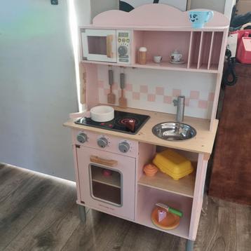 Speelgoedkeuken met accessoires beschikbaar voor biedingen