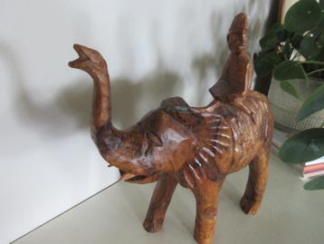mooie grote houten olifant / houtsnijwerk beschikbaar voor biedingen